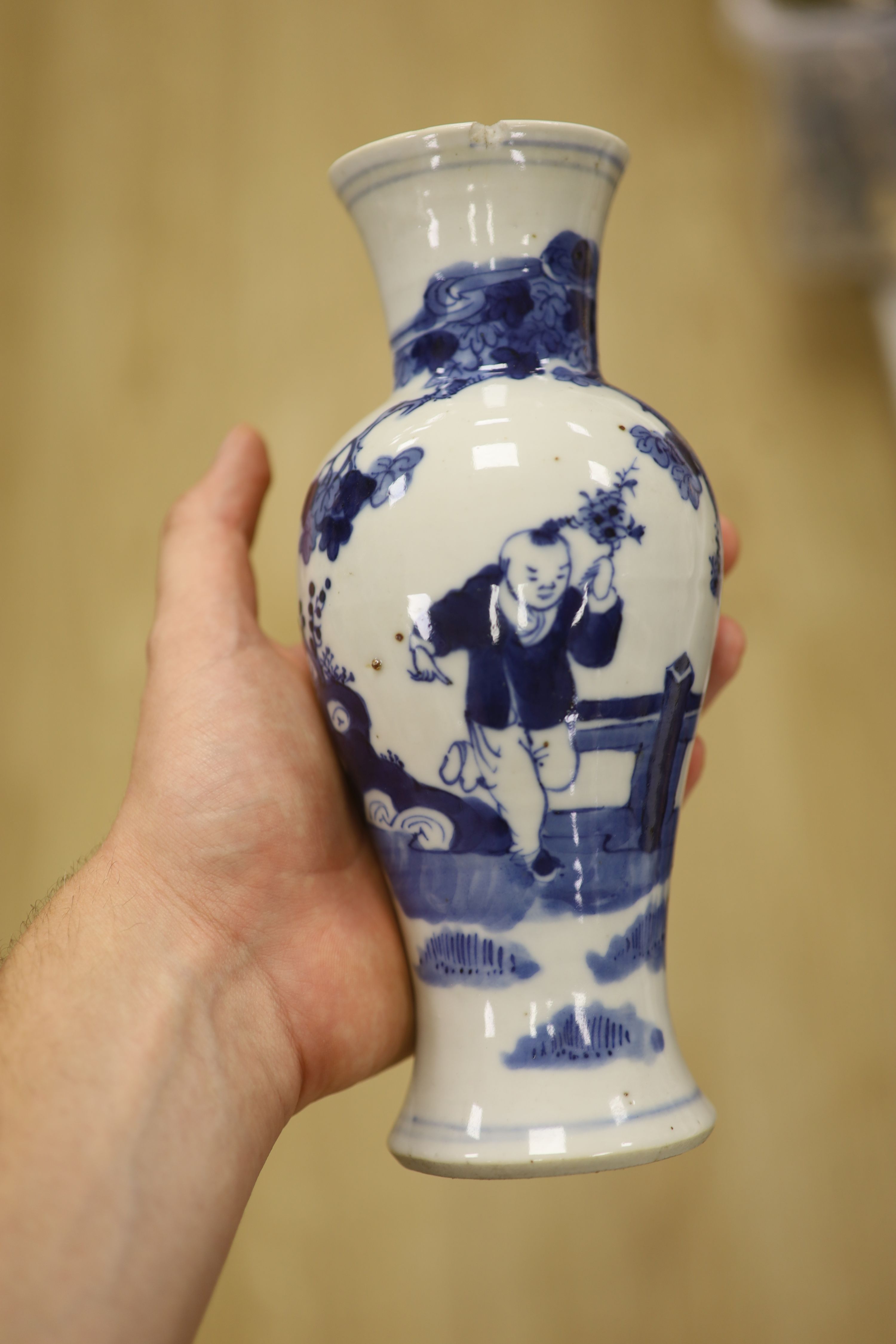 A 19th century Chinese blue and white vase, height 21cm